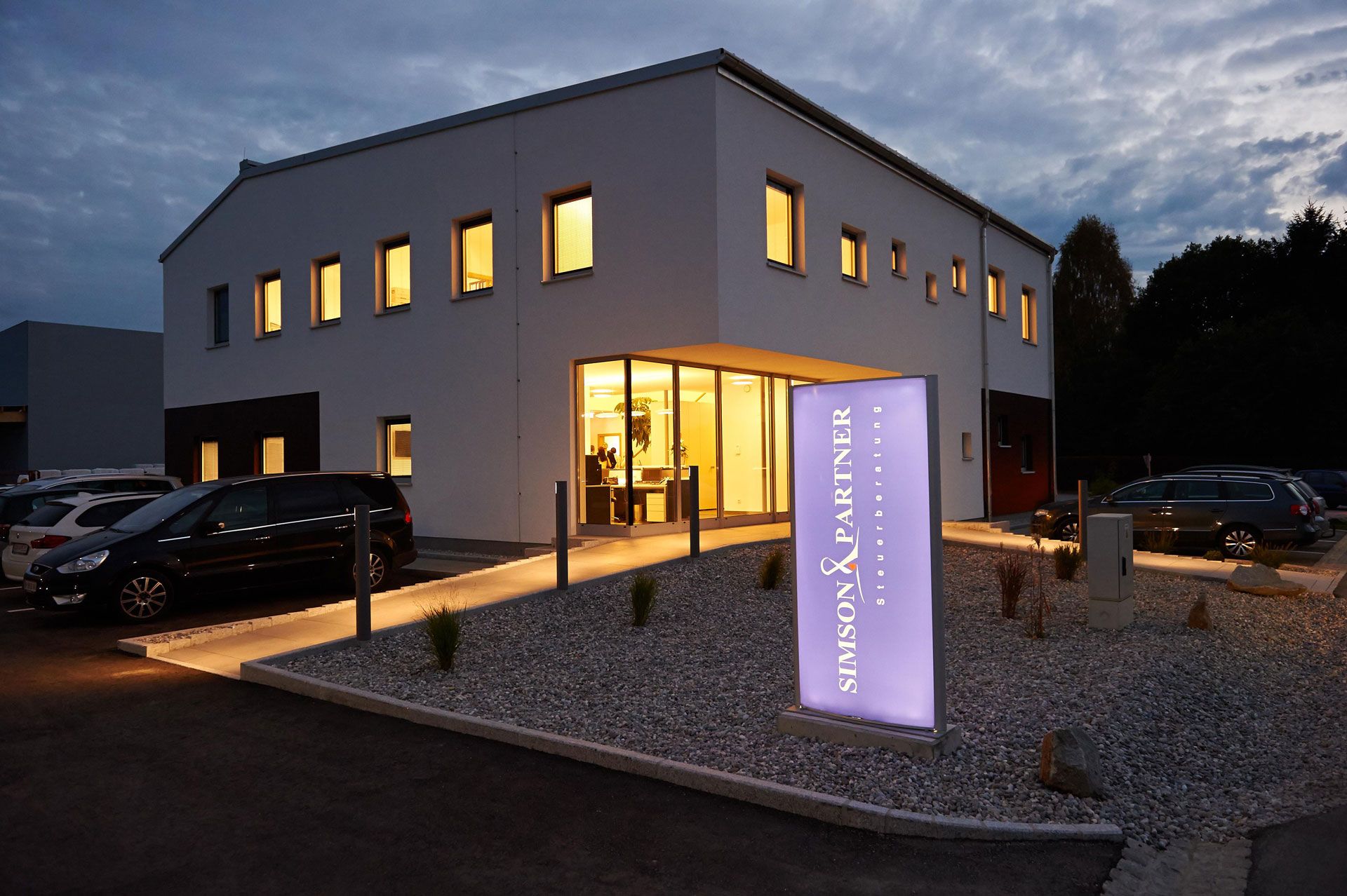 Simson Gebäude von außen bei Nacht